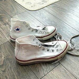 Converse white shoe